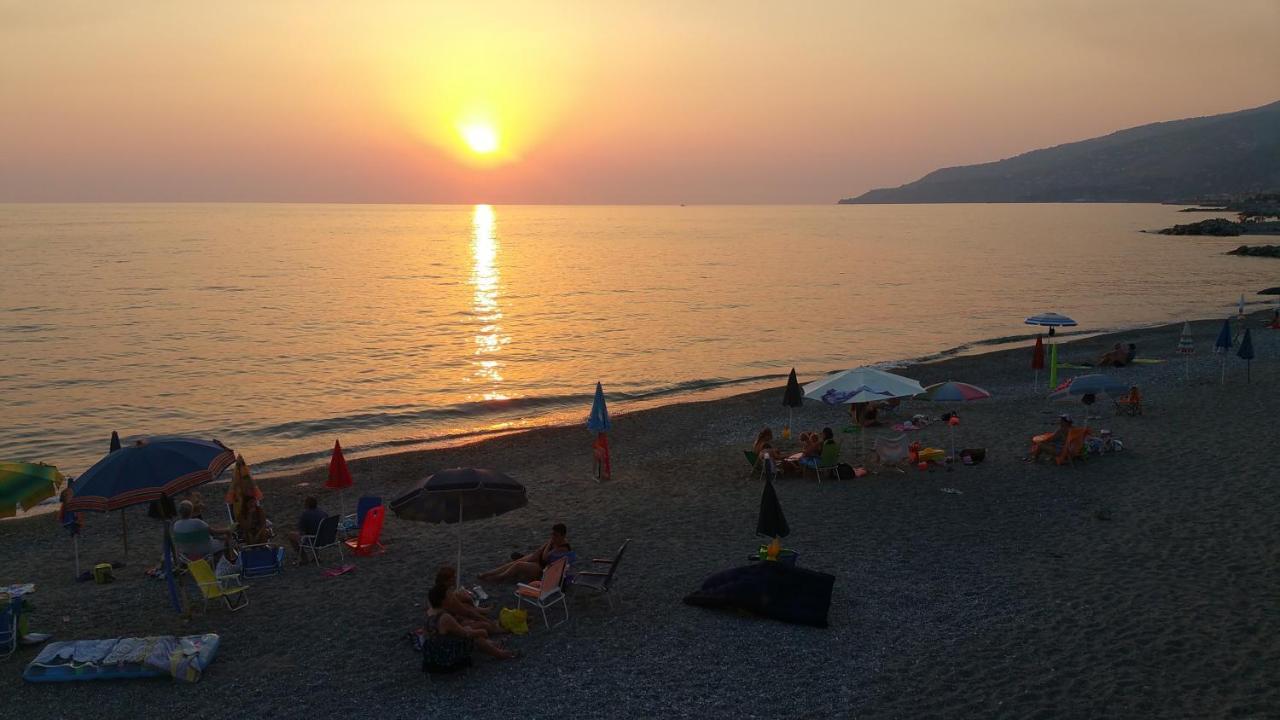 A Due Passi Dal Mare Bed & Breakfast Acquappesa Exterior photo